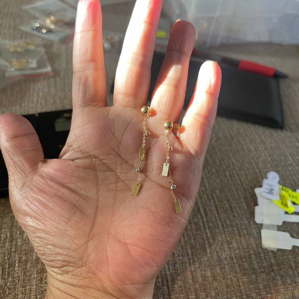 18k Saudi gold drop earrings